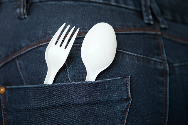 plastic-fork-spoon
